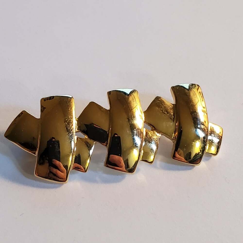 Vintage X shape gold tone metal brooch 2" across In great condition